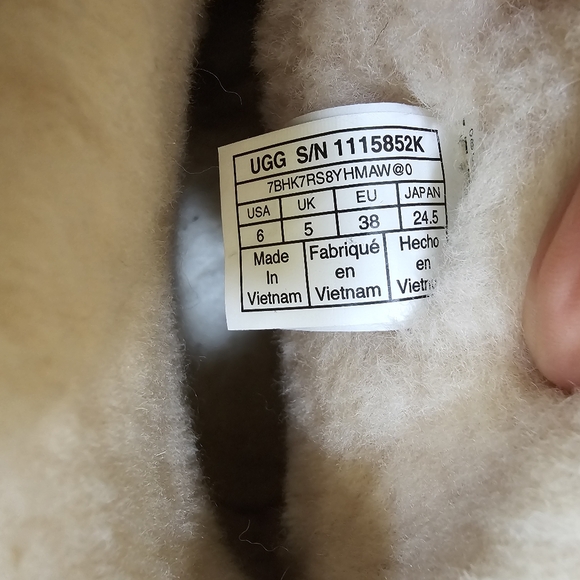 UGG Boots Youth Classic Mini II Stars - Picture 9 of 13